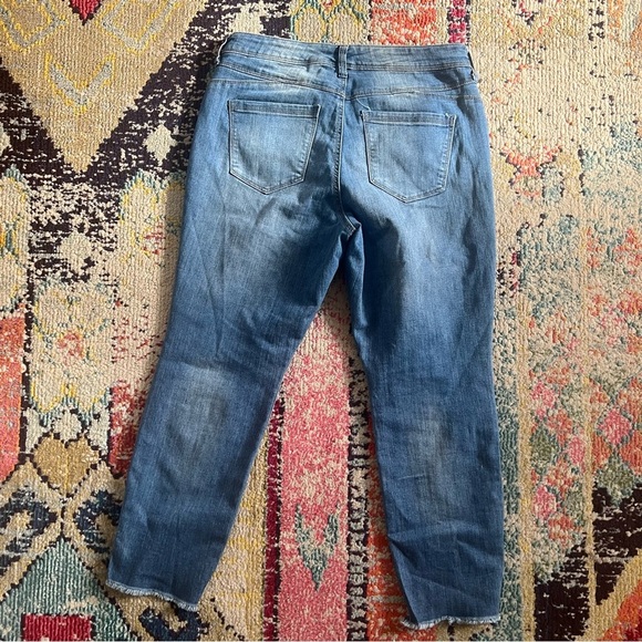 Bandolino Women's Jeans SZ 8 Lisbeth Embellished Pearls Blue Cropped Jeans - Picture 6 of 6